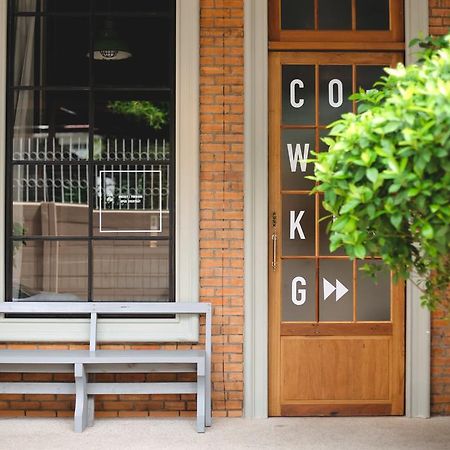 Oneday Hostel Sukhumvit 26 Bangkok Bagian luar foto
