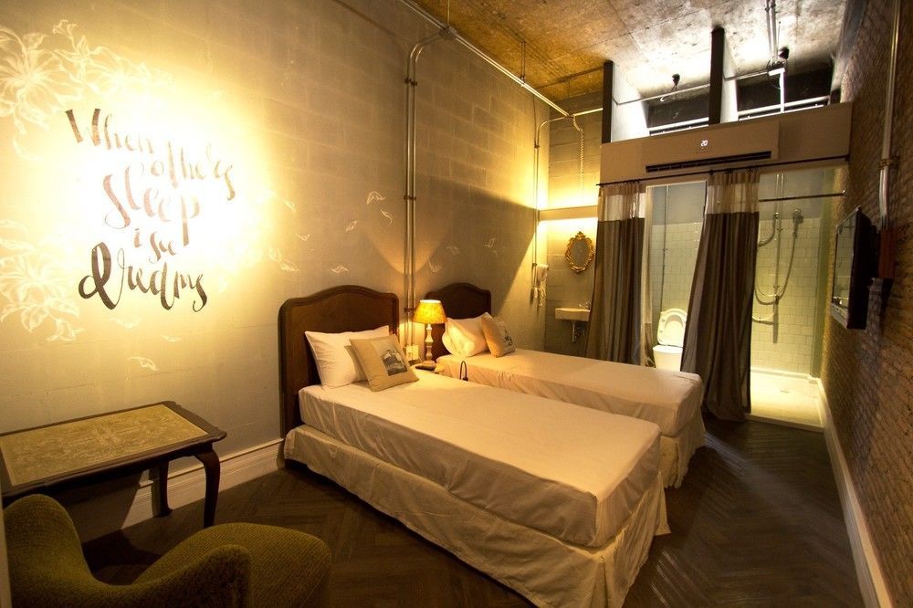 Oneday Hostel Sukhumvit 26 Bangkok Bagian luar foto