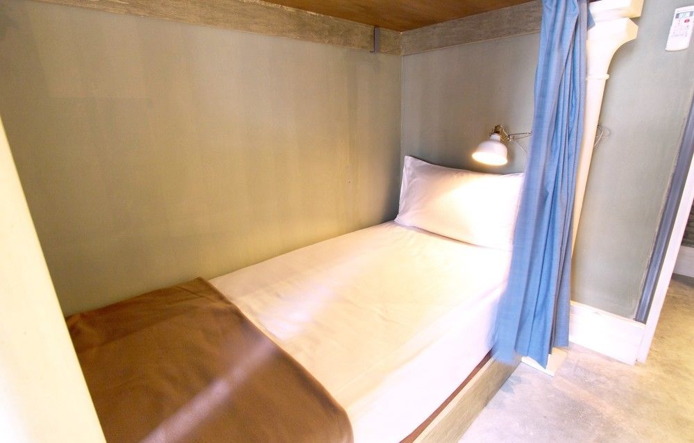Oneday Hostel Sukhumvit 26 Bangkok Bagian luar foto