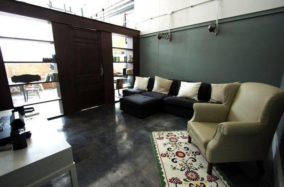 Oneday Hostel Sukhumvit 26 Bangkok Bagian luar foto