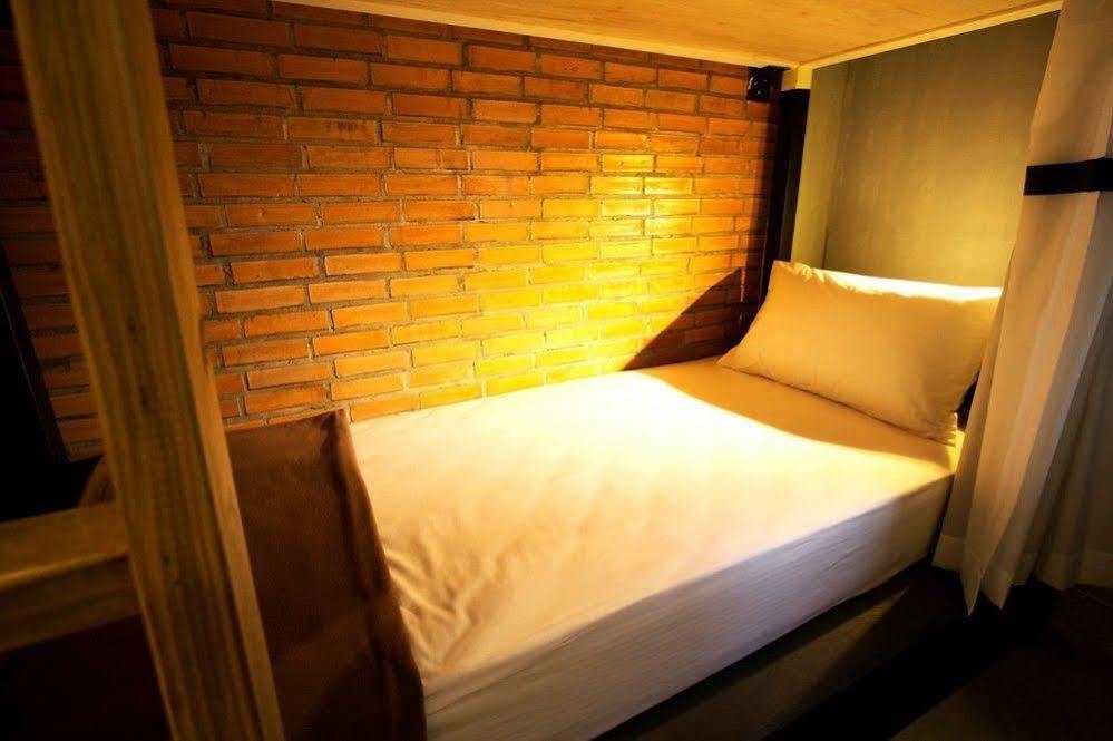 Oneday Hostel Sukhumvit 26 Bangkok Bagian luar foto