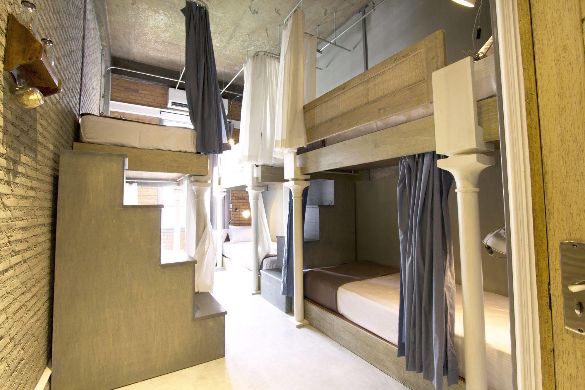 Oneday Hostel Sukhumvit 26 Bangkok Bagian luar foto