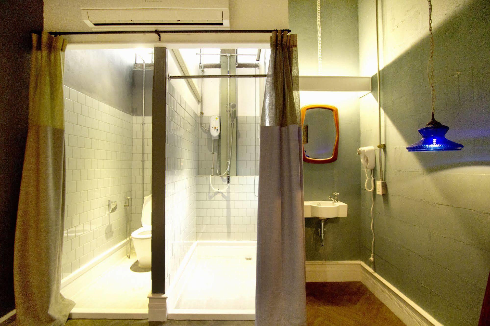 Oneday Hostel Sukhumvit 26 Bangkok Bagian luar foto