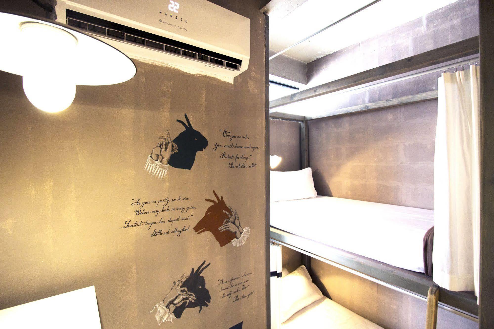 Oneday Hostel Sukhumvit 26 Bangkok Bagian luar foto