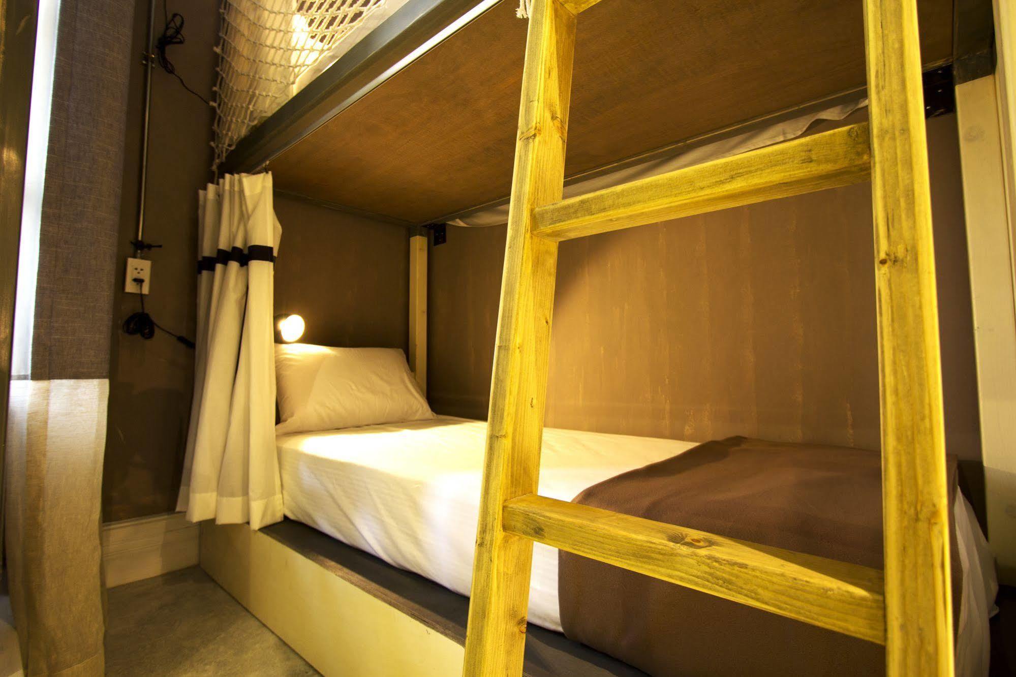 Oneday Hostel Sukhumvit 26 Bangkok Bagian luar foto
